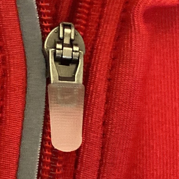 Nike athletic fit dry sleeveless top size small red 3M reflective hits - Picture 7 of 16